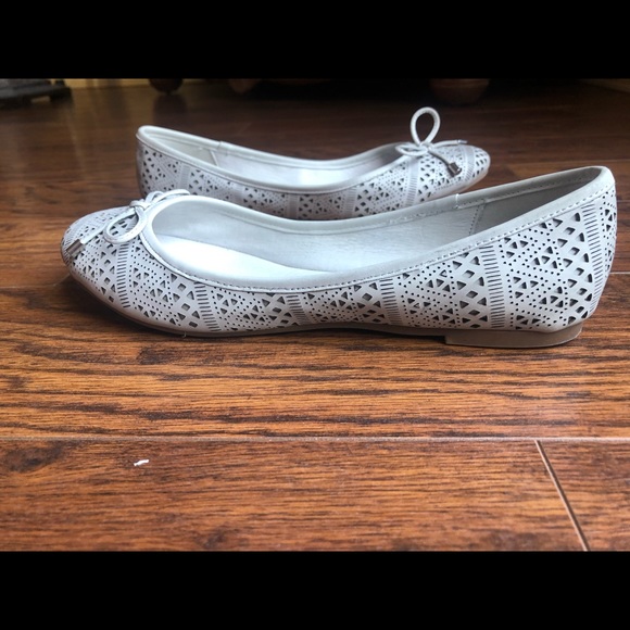 ALDO Bone/Winter White Leather Flats - Picture 7 of 7